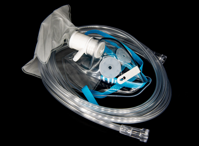 Total pediatric mask without rebreathing (with tubing)