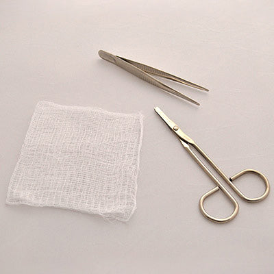 Ensemble retrait suture a/fil (Ciseau, pince & compresse)